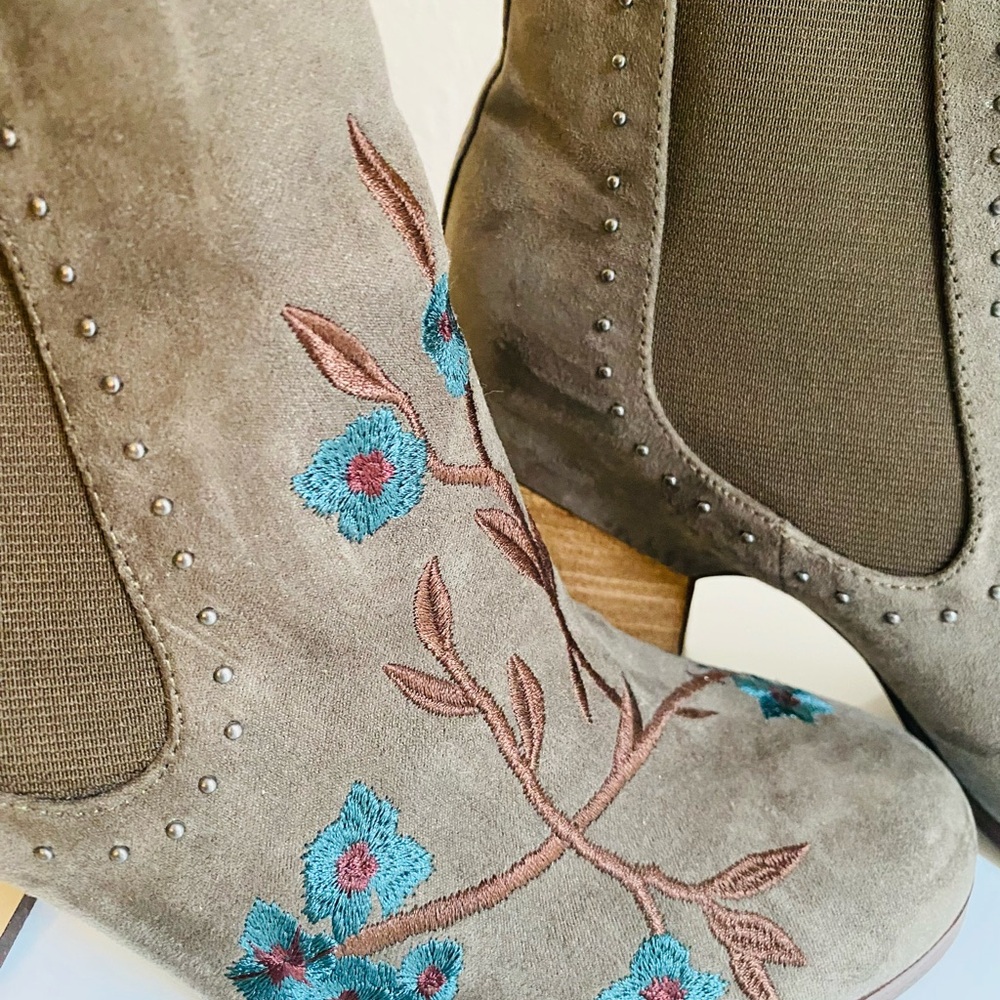 Crown Vintage Floral Embroidered Ankle Boots - Brown and Blue - Picture 4 of 7